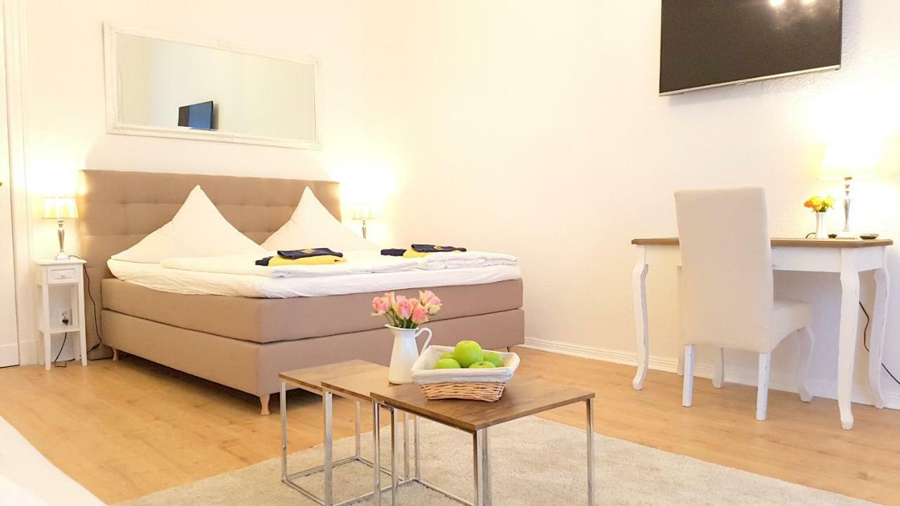 Kvh By Rockchair L Superhost Status L Boxspringbett Am Schloss Charlottenburg Welcomes You! Lejlighed