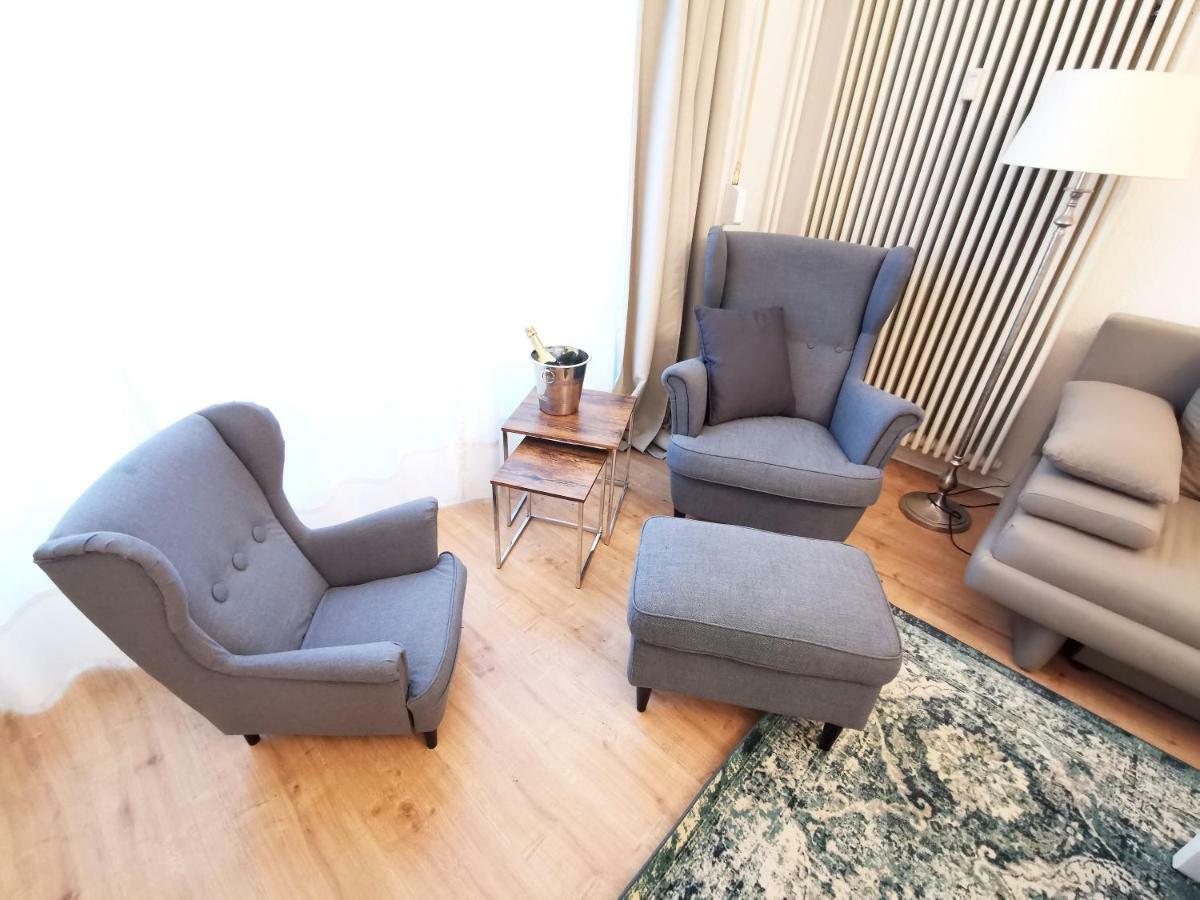 Kvh By Rockchair L Superhost Status L Boxspringbett Am Schloss Charlottenburg Welcomes You! Lejlighed Berlin