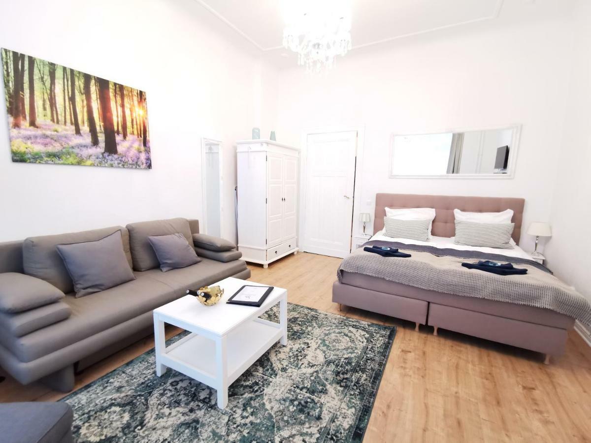 Kvh By Rockchair L Superhost Status L Boxspringbett Am Schloss Charlottenburg Welcomes You! Lejlighed *